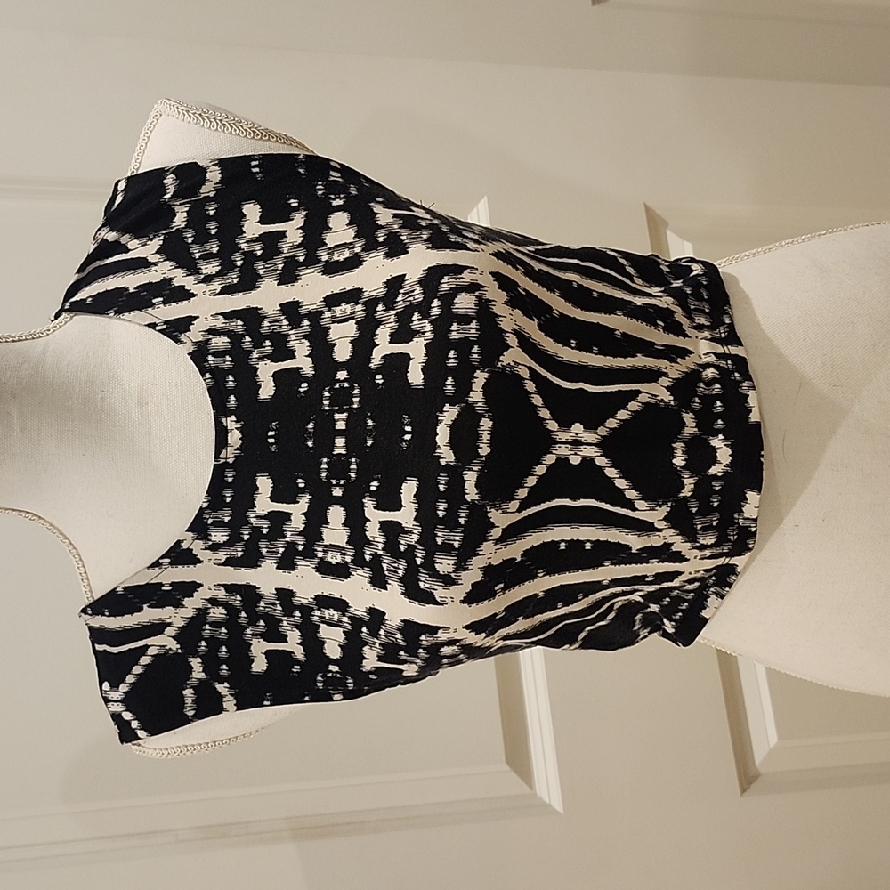 Small express black and white patterned crop top